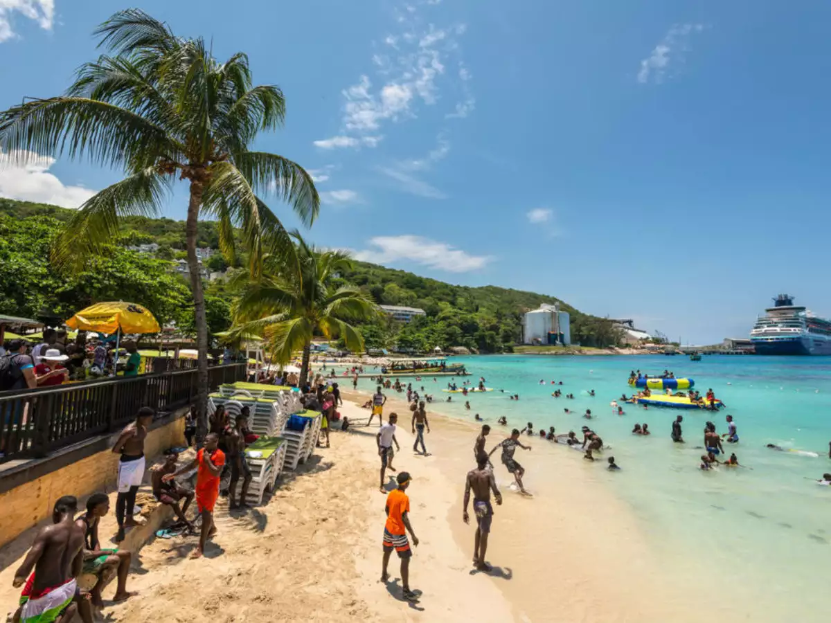 5 Family-Friendly Road Trips in Jamaica Jamaica is a vibrant and colorful island nation that is perfect for family-friendly road trips.